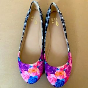 Flowered ballet flats size 8.5